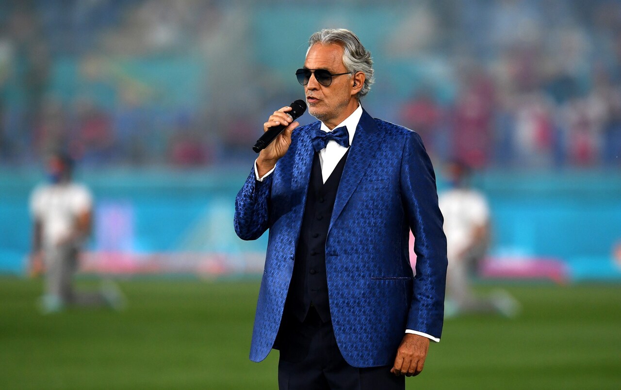 Andrea Bocelli emociona torcida na abertura da Eurocopa em Roma 