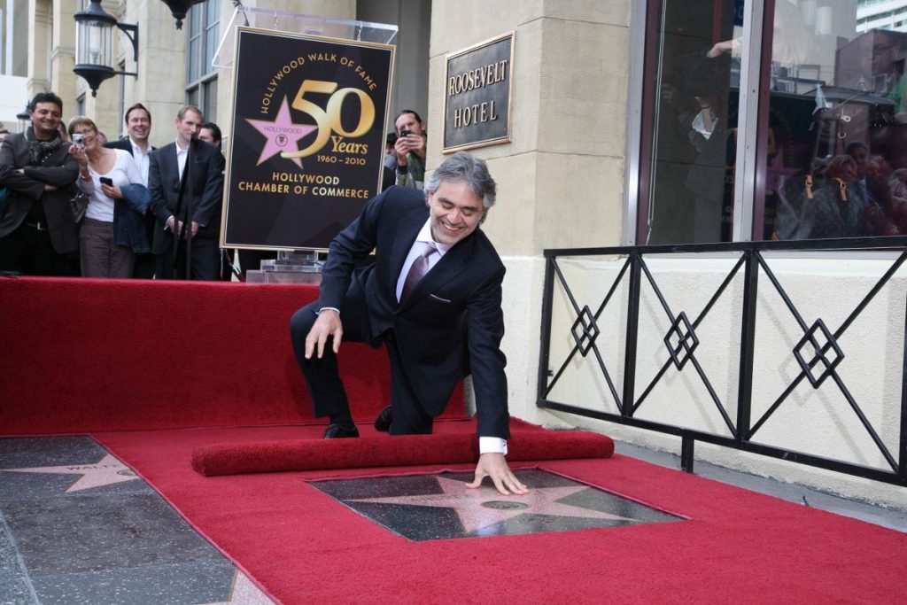 Andrea Bocelli recebe sua estrela na calçada da Fama em Hollywood, 2010