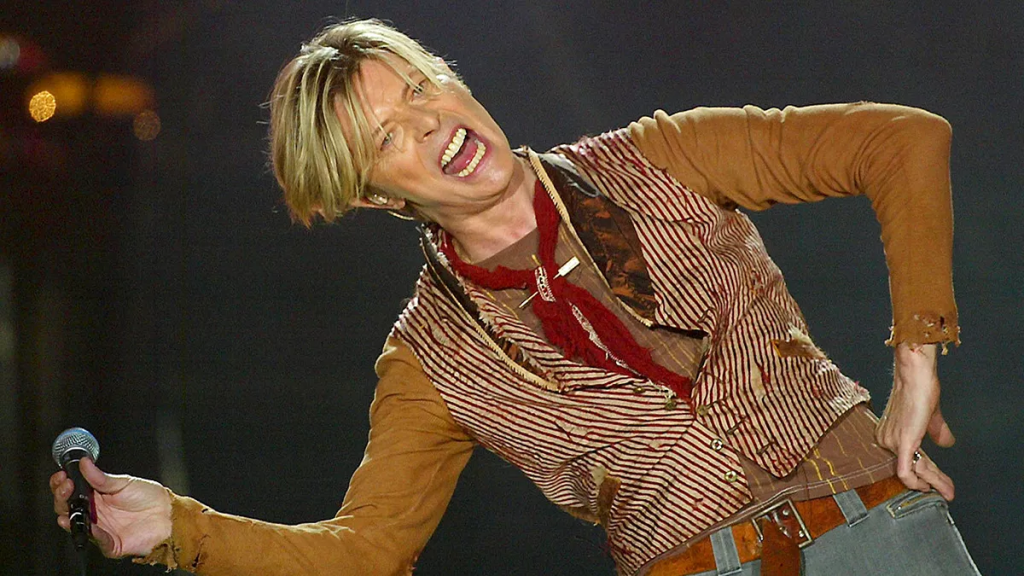 David Bowie se apresentando em 2015