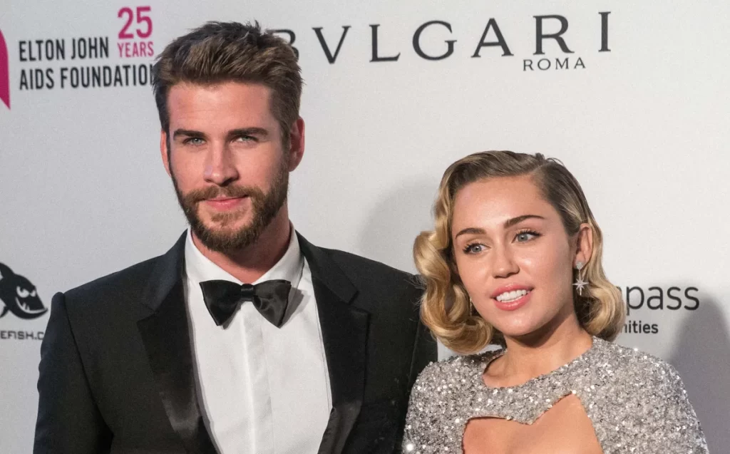 Uma curiosidade interessante sobre Miley Cyrus é que ela é uma defensora ativa dos direitos dos animais. Ela possui uma variedade de animais de estimação, incluindo cães e gatos, e frequentemente usa sua plataforma para promover a adoção de animais.